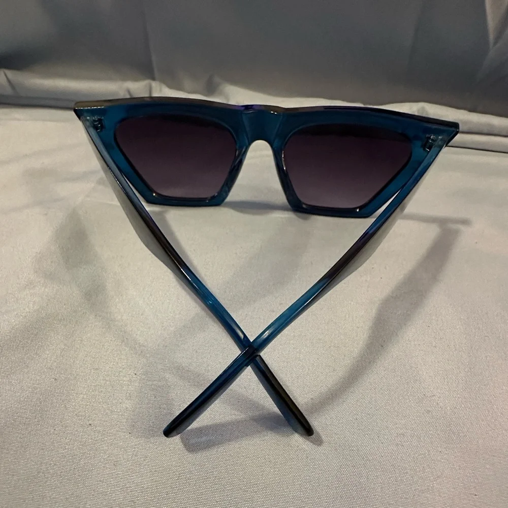 Bershka cat‎ eye sunglasses blue